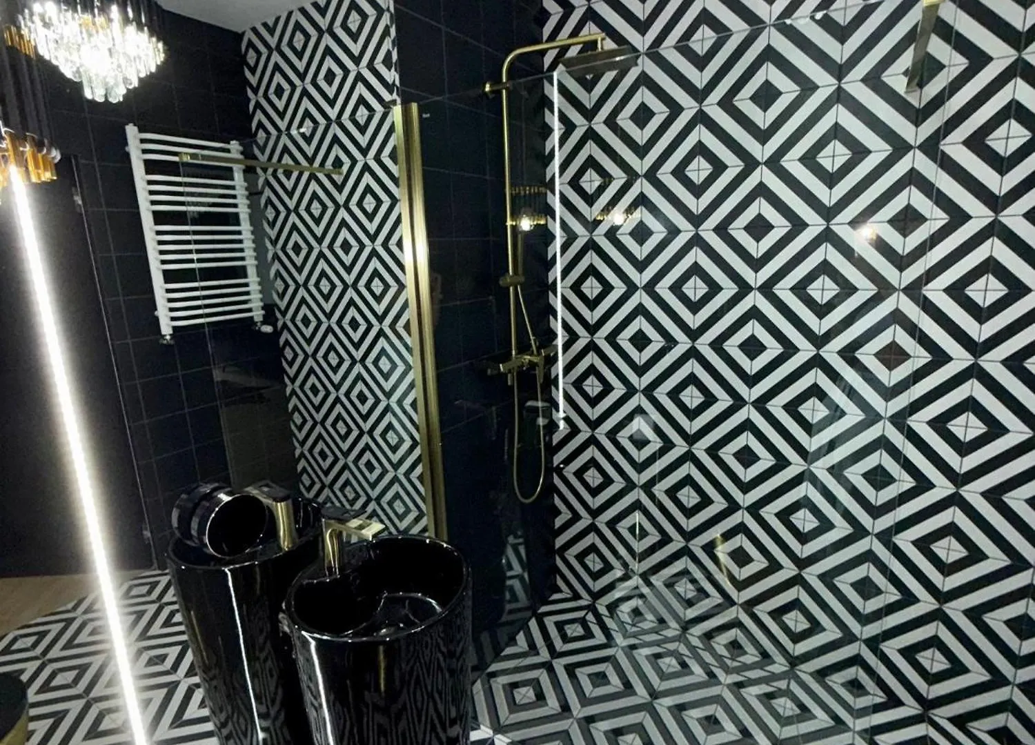 Just Unique Black Poznan Daire
