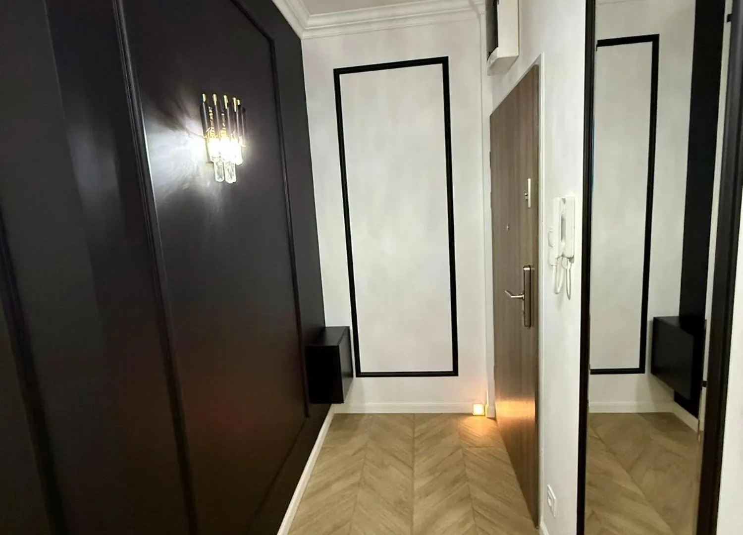 Just Unique Black Poznan Daire